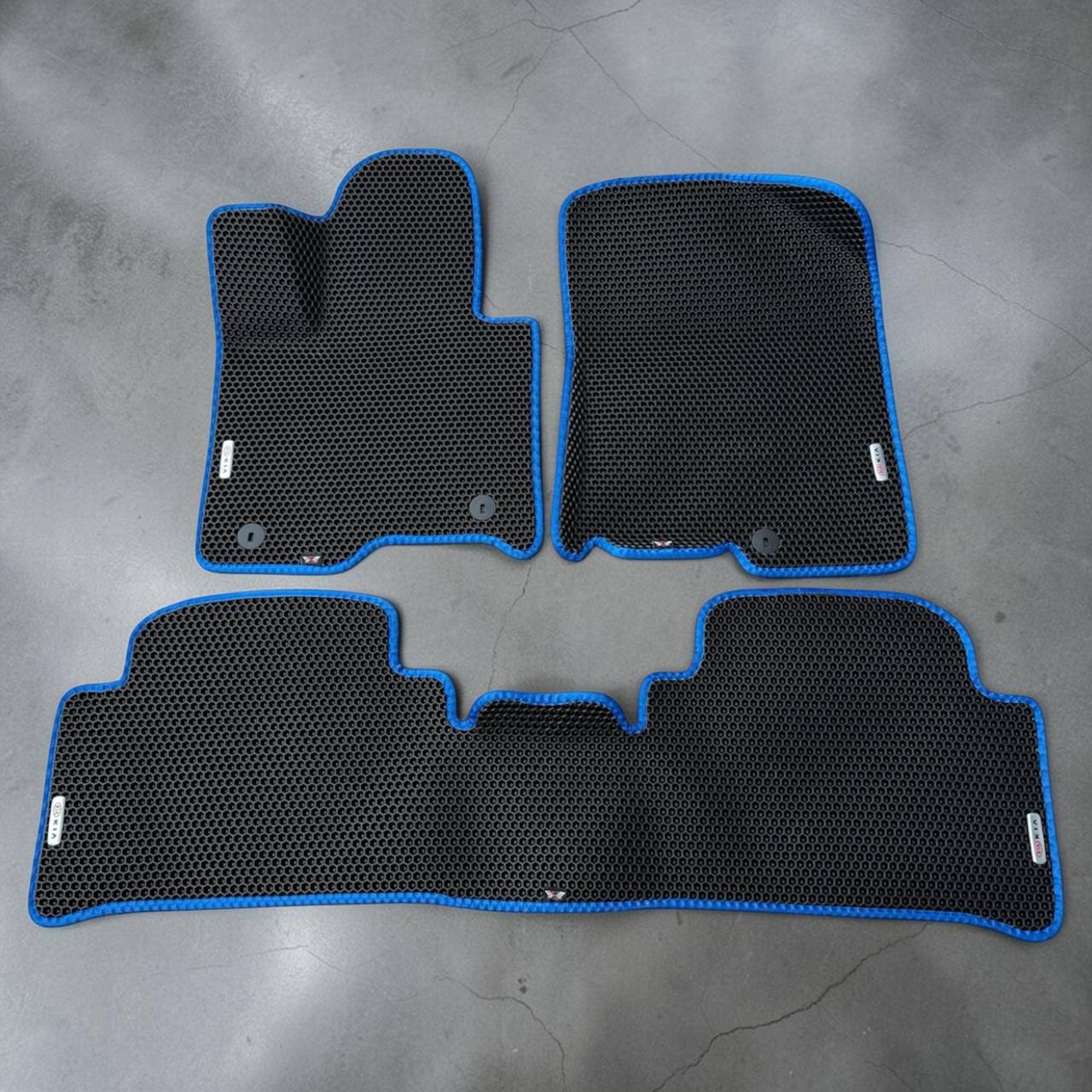 Custom EVA front and rear floor mats for 2025–2026 Kia Sorento PHEV with waterproof honeycomb pattern.
