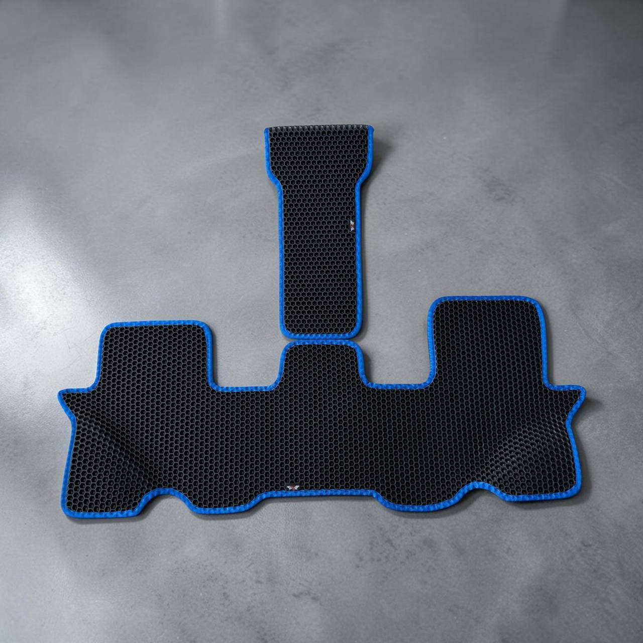 Custom EVA third-row floor mat for 2025–2026 Kia Sorento PHEV with waterproof honeycomb pattern.